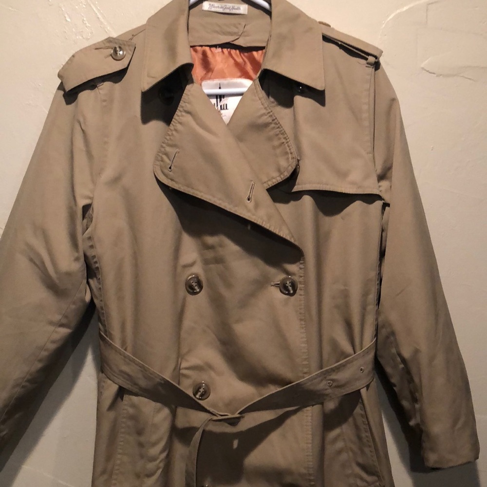 Vintage Misty Harbor fully lined trench coat. Size 10R